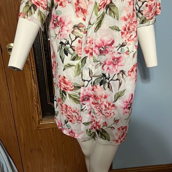 MuMu Robe  - Picture 3 of 7